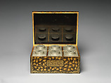 Tea chest with crest of Alexander Hamilton, Black lacquer with gold painting, China