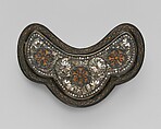 Trefoil-shaped covered box with decoration of chrysanthemums, Lacquer inlaid with mother-of-pearl and tortoise shell over pigment and brass wire, Korea
