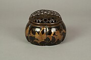 Melon-Shaped Incense Burner (Akoda Kōro) with Paulownia and Foliage Scroll, Lacquered wood with gold hiramaki-e and e-nashiji (“pear-skin picture”) on black ground  , Japan