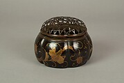 Melon-Shaped Incense Burner (Akoda Kōro) with Paulownia and Foliage Scroll, Lacquered wood with gold hiramaki-e and e-nashiji (“pear-skin picture”) on black ground  , Japan
