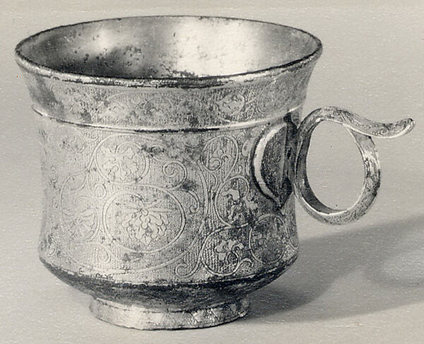 Cup with ring handle
