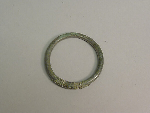Bracelet with Applied Chevron Design