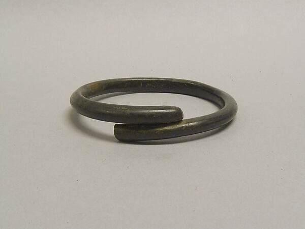 One of a Pair of Overlapping Undecorated Anklets by an unrecorded maker, The Metropolitan Museum of Art