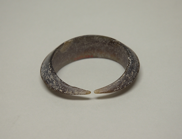 Large Closed Crescent-Shaped Earring by an unrecorded maker, The Metropolitan Museum of Art