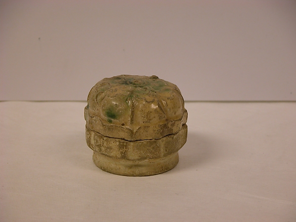 Covered box with floral pattern by an unrecorded maker, The Metropolitan Museum of Art