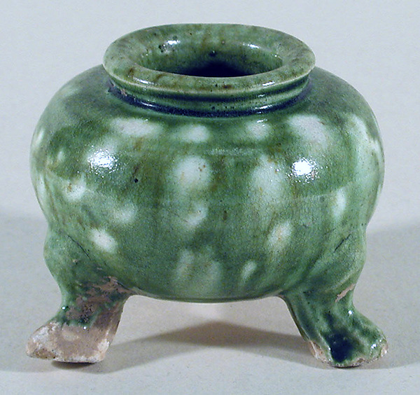 Miniature tripod jar