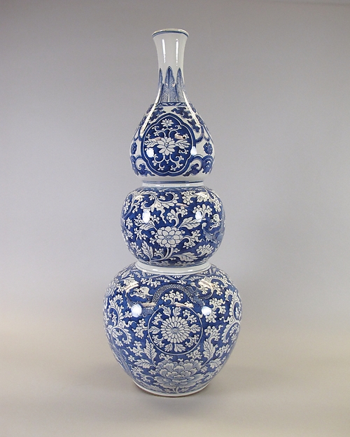 Triple gourd vase with dragon and flowers