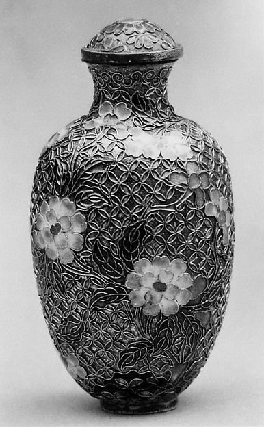 Snuff bottle with cap