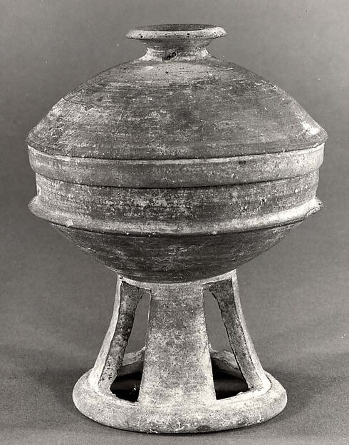 Pedestal dish with cover