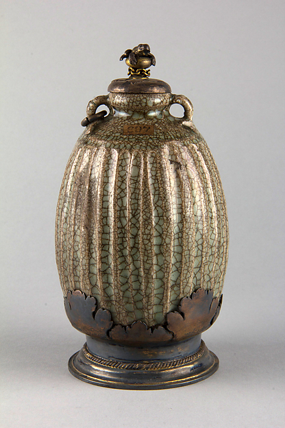 Bottle with two lugs