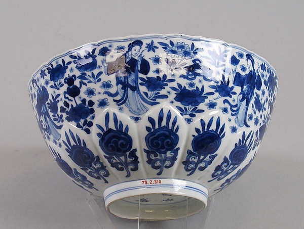 Lotus bowl with ladies