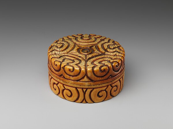 元    象牙雕劍環紋盒|Box with pommel scrolls