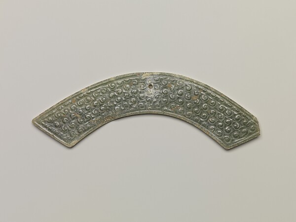 Arc-shaped pendant (Huang)
