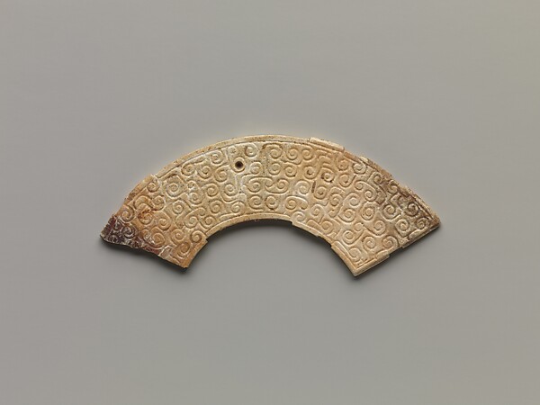 Arc-shaped pendant (Huang)