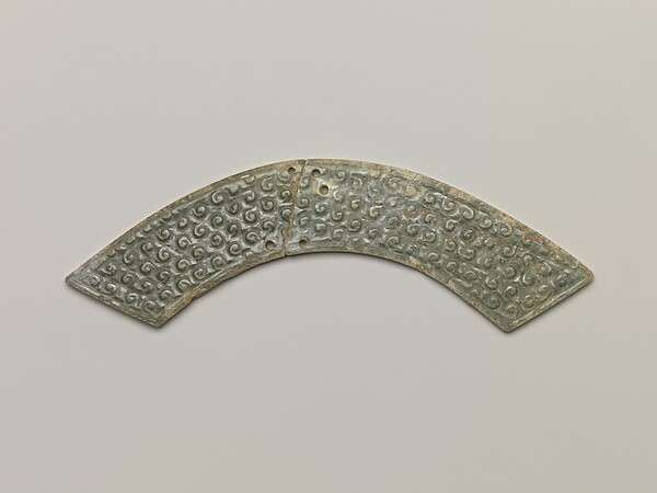 Arc-shaped pendant (Huang)