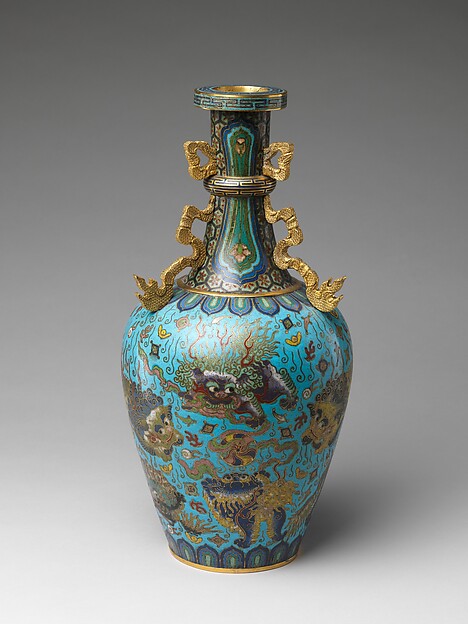 清乾隆  掐絲琺瑯獅戲紋瓶|Vase with lions