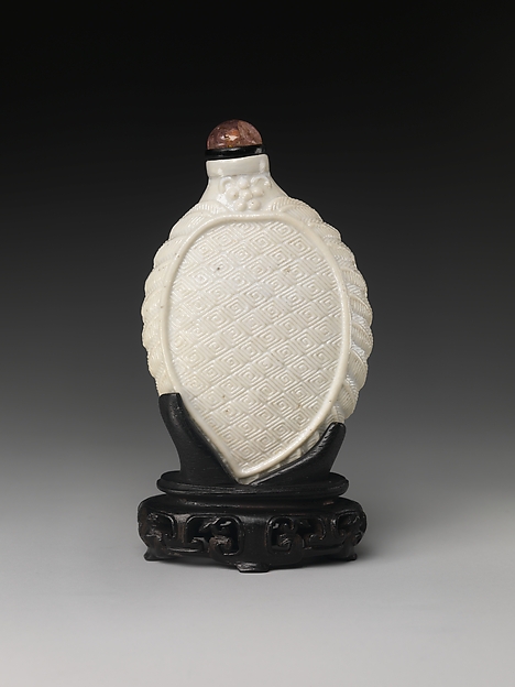 Snuff Bottle in the Shape of a Leaf by an unrecorded maker, The Metropolitan Museum of Art