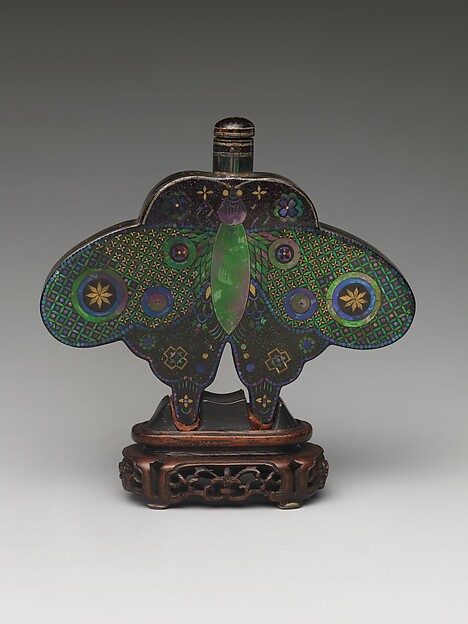Snuff bottle in the shape of a butterfly