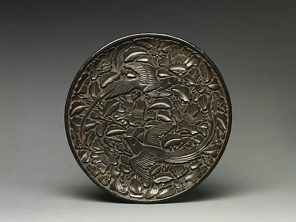 Dish with long-tailed birds and flowers