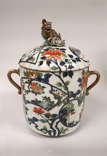 Covered pot