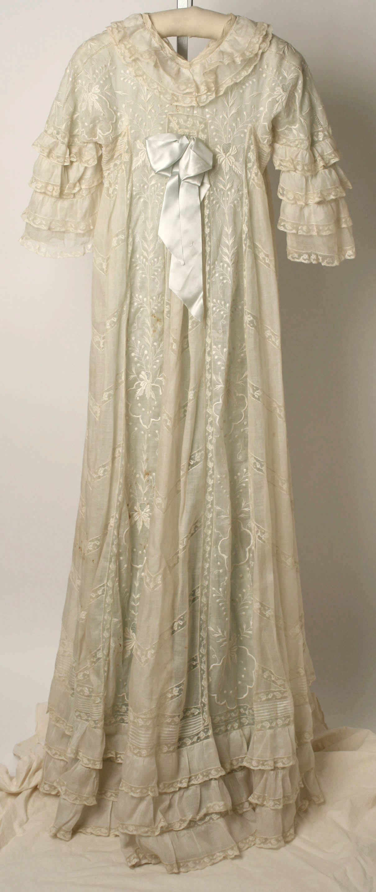 Tea gown | American or European | The Metropolitan Museum of Art
