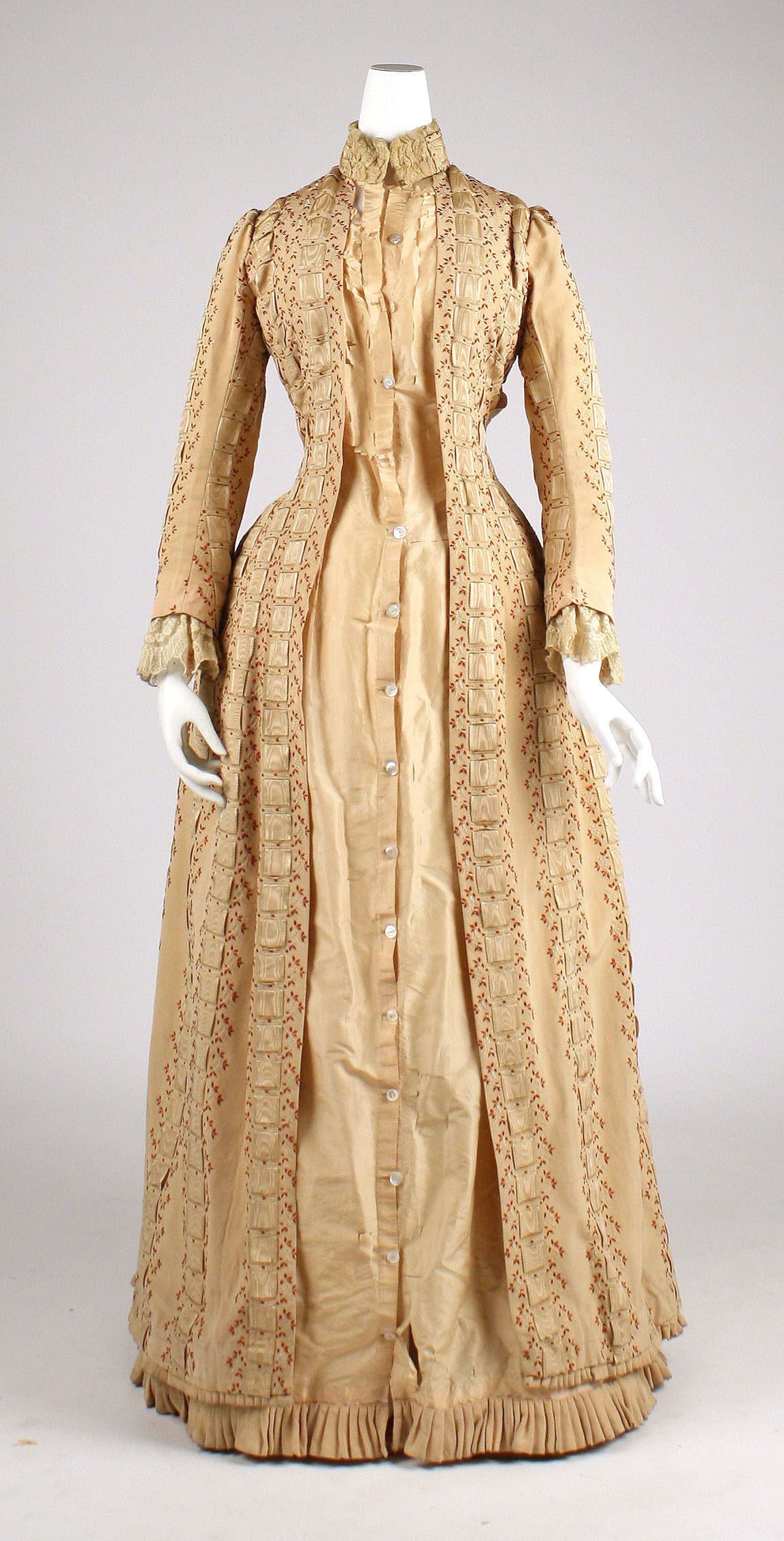 Капот платье. Платье 19 век Эдвардианская. Ночное платье 19 век Эдвардианская. Чайное платье 19 века.