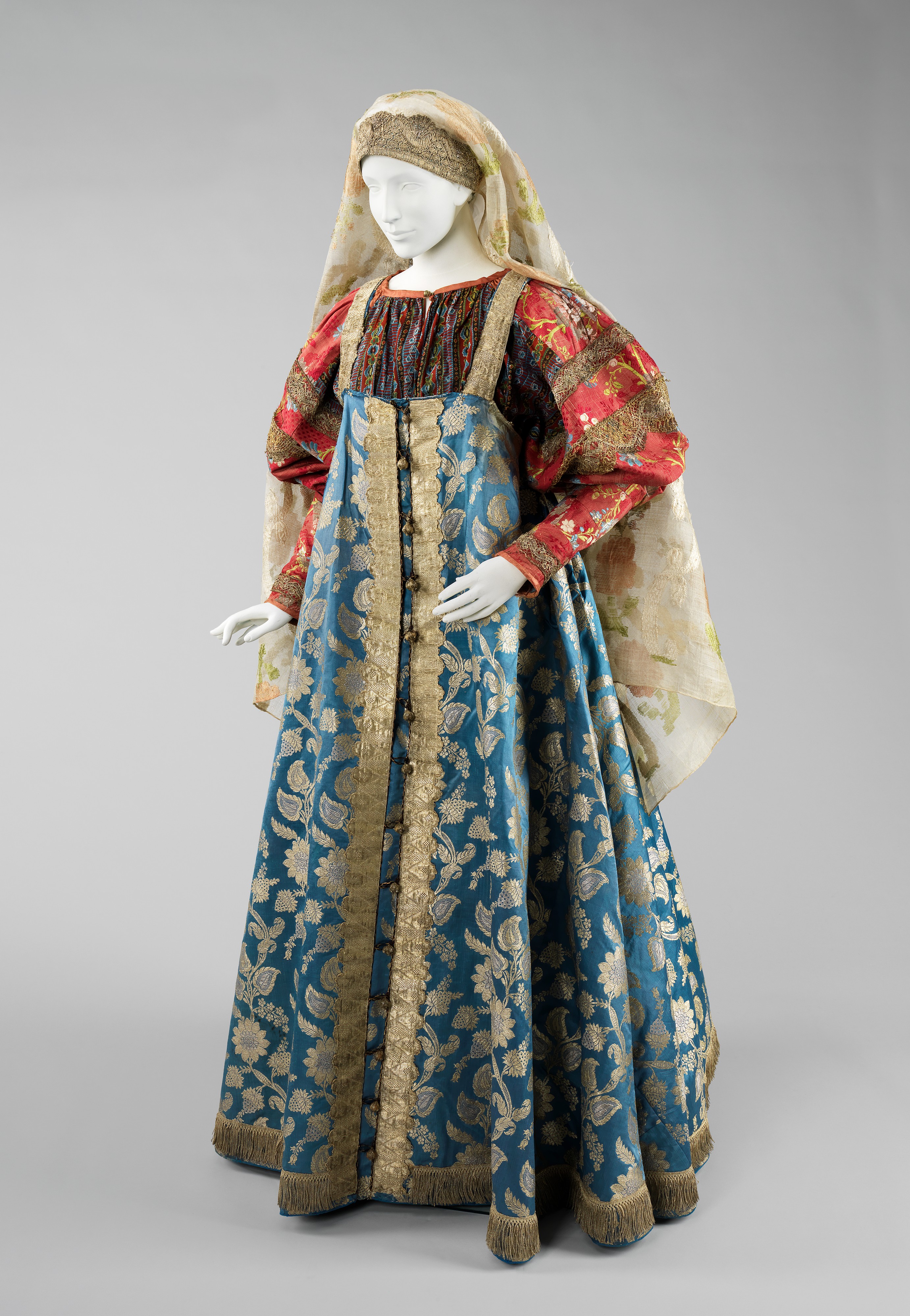 russian traditional dress