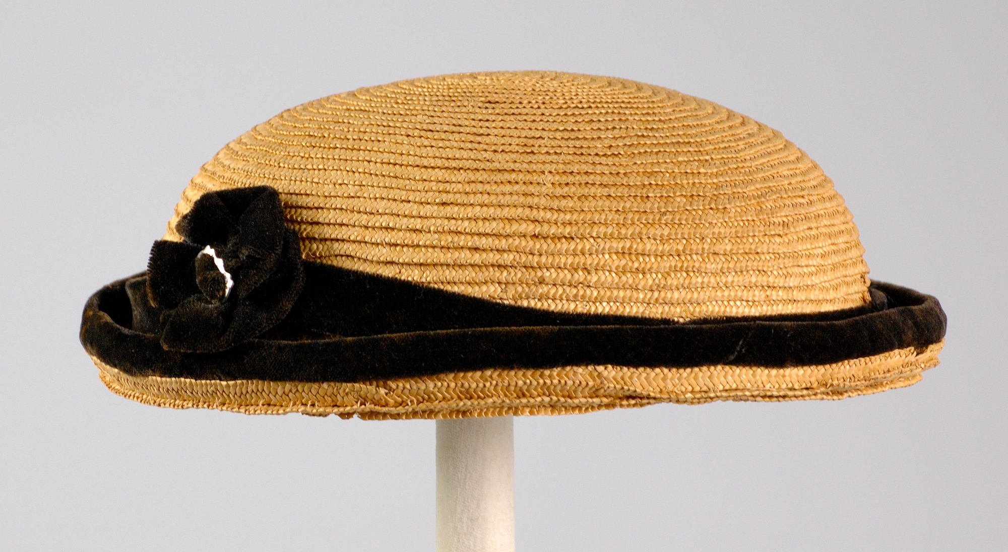 Шляпа на букву к. Шляпа широкополая Скаут 1. Соломенные шляпы в средние века. Соломенные шляпки 19 века женские. Соломенная шляпа 15 век.
