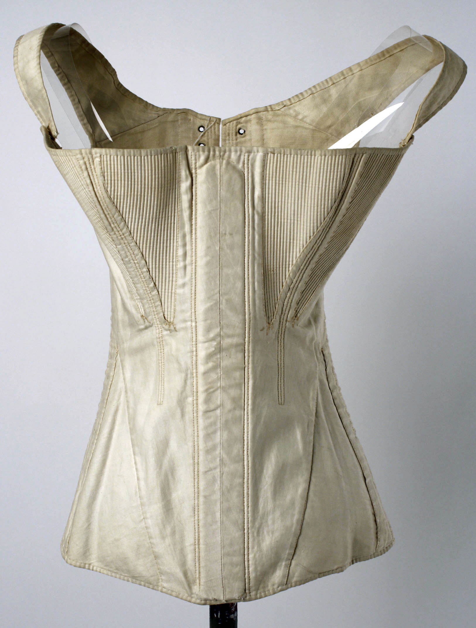 A final version of an 1840's corset, that taught me a lot along the way :  r/HistoricalCostuming