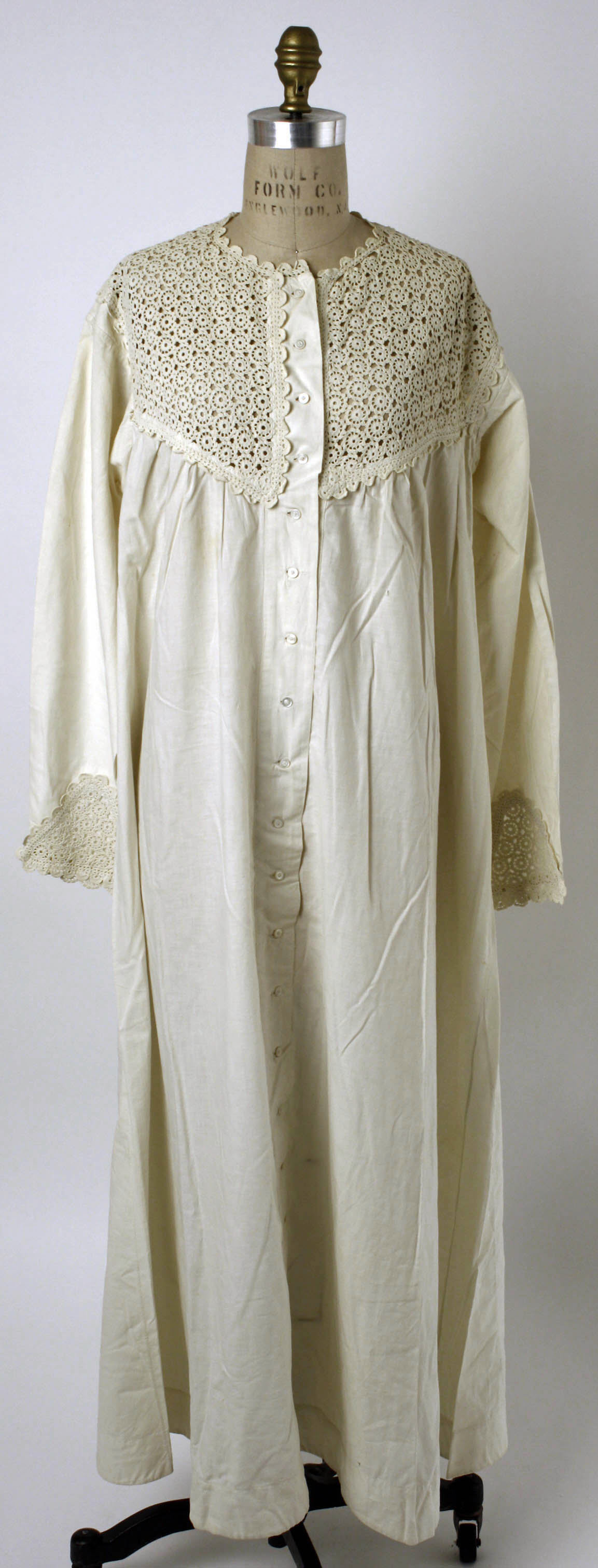 Nightgown | American or European | The Metropolitan Museum of Art