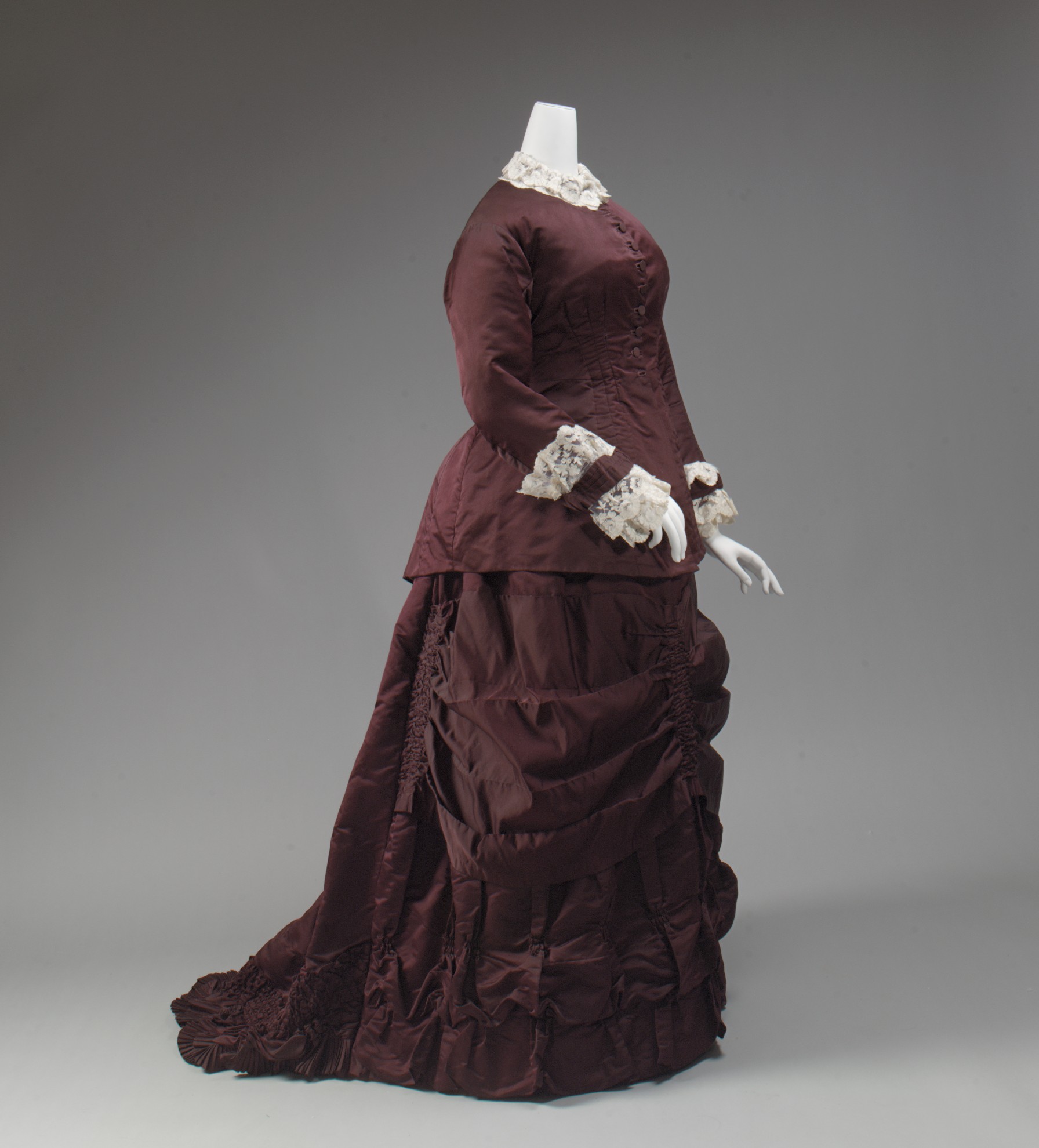 Платья конца 19 века. Викторианское платье 19 век. Платья 19 век Англия. Фуляровое платье 19 век. Женская одежда 19 века в Англии.