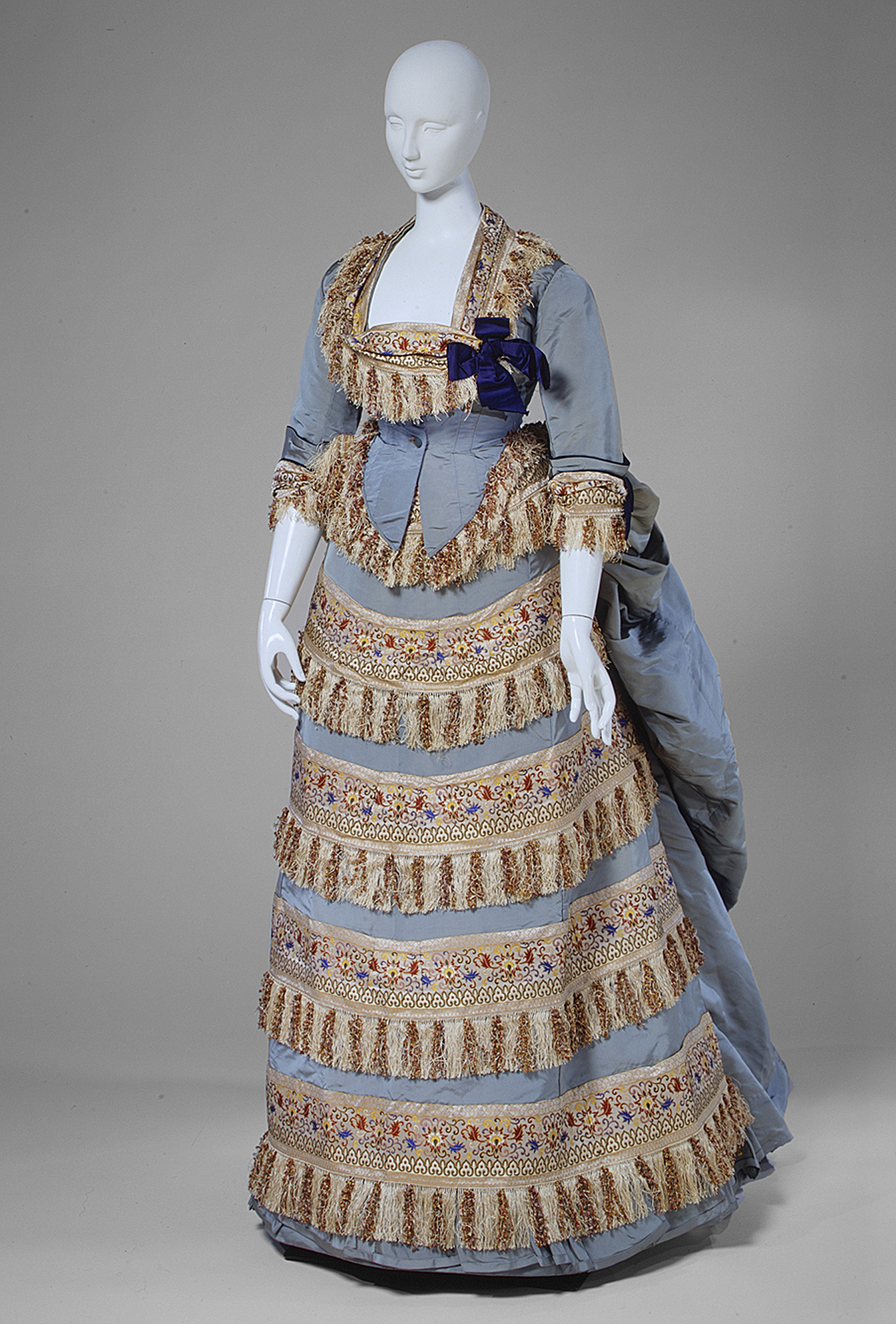 Worth evening / ball gown of Empress Eugenie of France, one of his earliest  patrons (1866-67) : r/fashionhistory