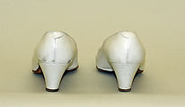 Pumps, leather, American or European