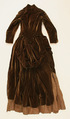 Ensemble, (a, b) Pauline, (a,b) silk
(c) silk, feathers, French