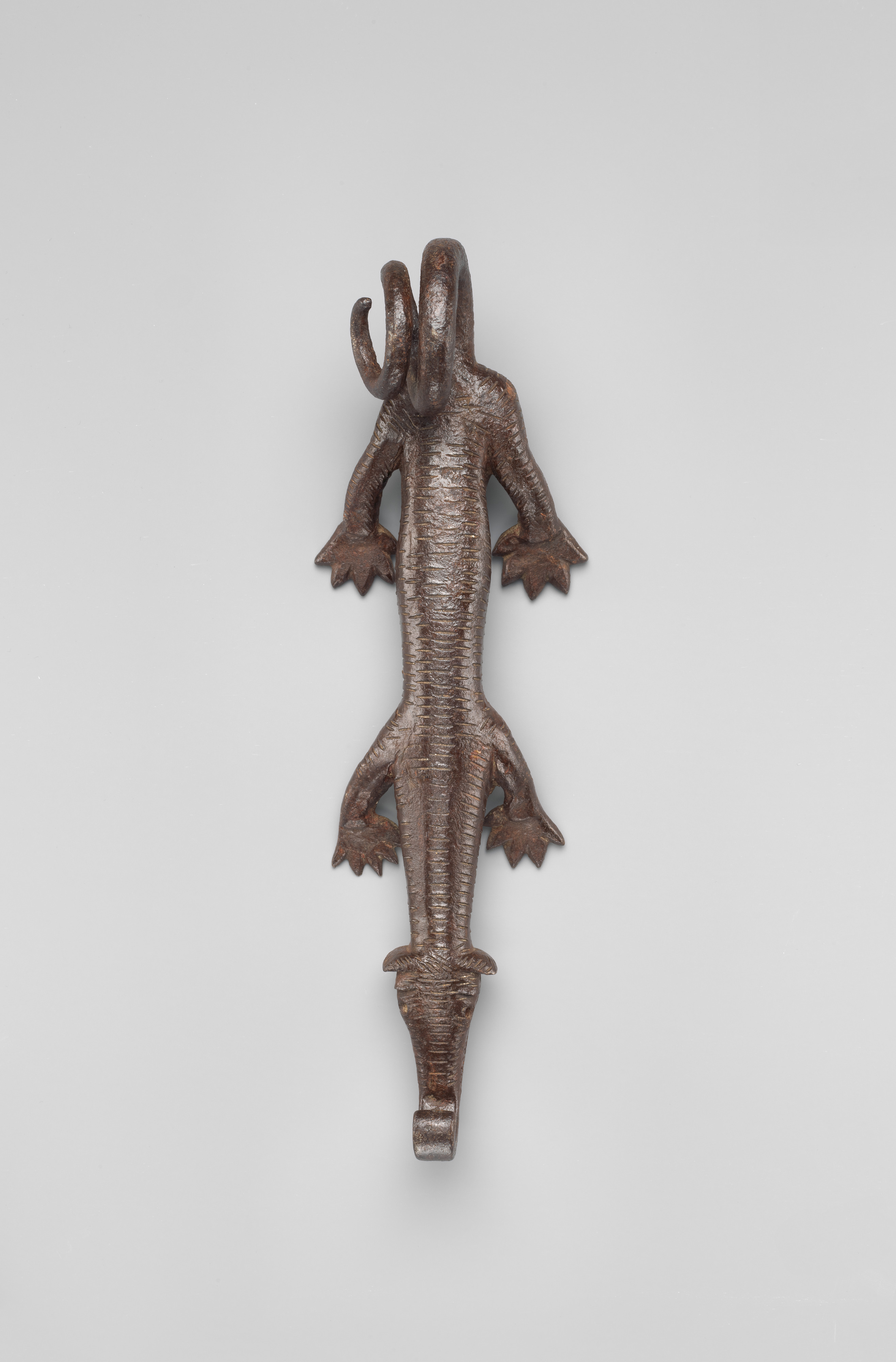 Door knocker in the shape of a lizard-like creature | Spanish | The ...