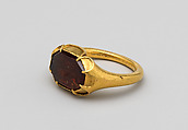 Cusped Ring, Gold, hessonite garnet, North European