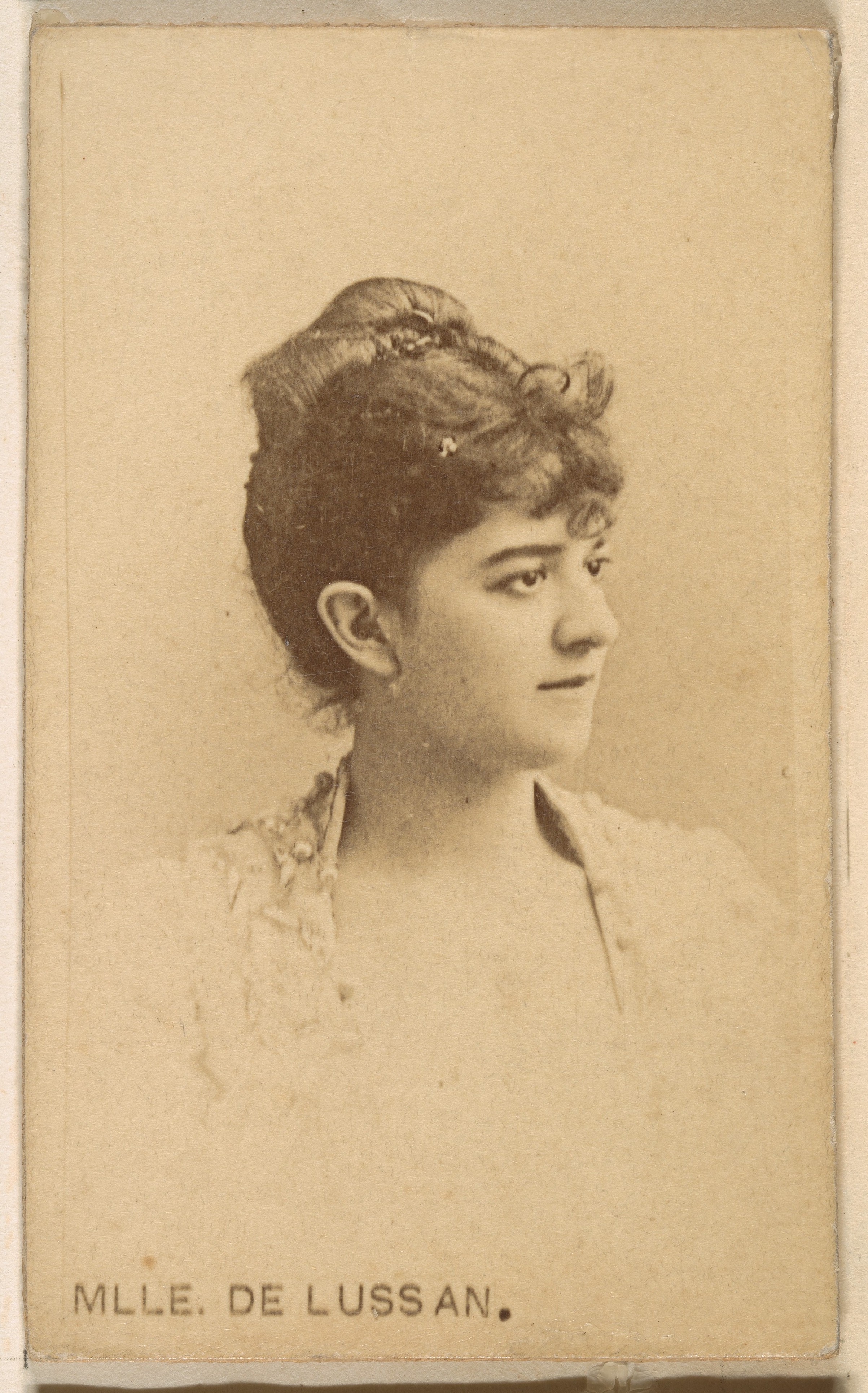 Kinney Brothers Tobacco Company, Mlle. De Lussan, from the Actresses series (N246), Type 1, issued by Kinney Brothers to promote Sporting Extra Cigarettes