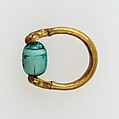 Scarab finger ring with name of Amun-Re, Gold, glazed steatite