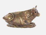 Resting bovine figurine, Gold