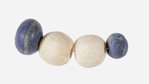 String of beads, Lapis lazuli, travertine (Egyptian alabaster)
