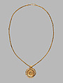 Chain with a pendant bearing an emperor's profile in an openwork frame, gold