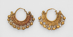 Crescent-shaped earrings with balls and granulation, gold