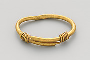 Bracelet with sliding clasp, perhaps for a child, gold