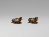 Resting bovine amulet, Gold