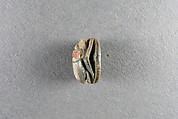 Scarab, disk, Steatite, traces of green glaze