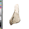 Right shoulder slice with shawl traces and Aten cartouche, Siliceous indurated limestone