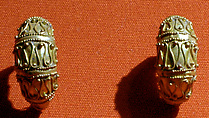 Pair of boat-shaped earrings with filigree and granule decoration, Gold