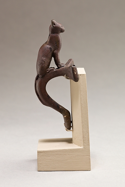 Cat on a handle, 664–30 BCE