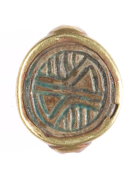 Cowroid Bead Set in a Ring Bezel