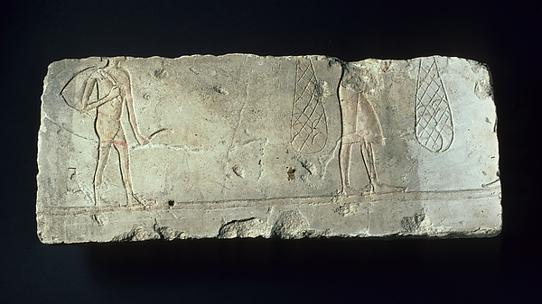 Relief with two laborers, ca. 1347–1330 BCE